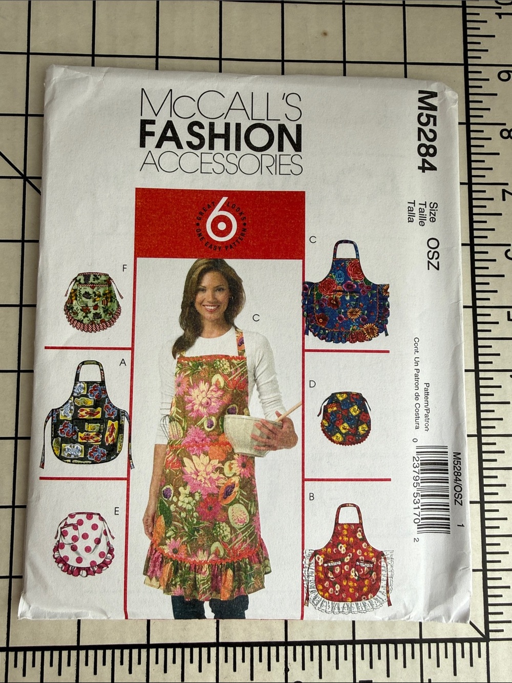 McCall’s M5284 Apron Sewing Pattern UNCUT FF OSZ Bib & Half Aprons 2006 Crafts